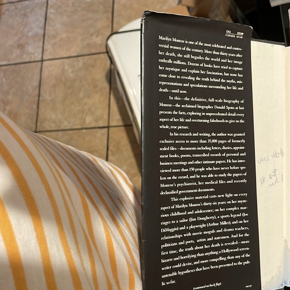 Marylin Monroe Hard Cover biography  book - Picture 4 of 9